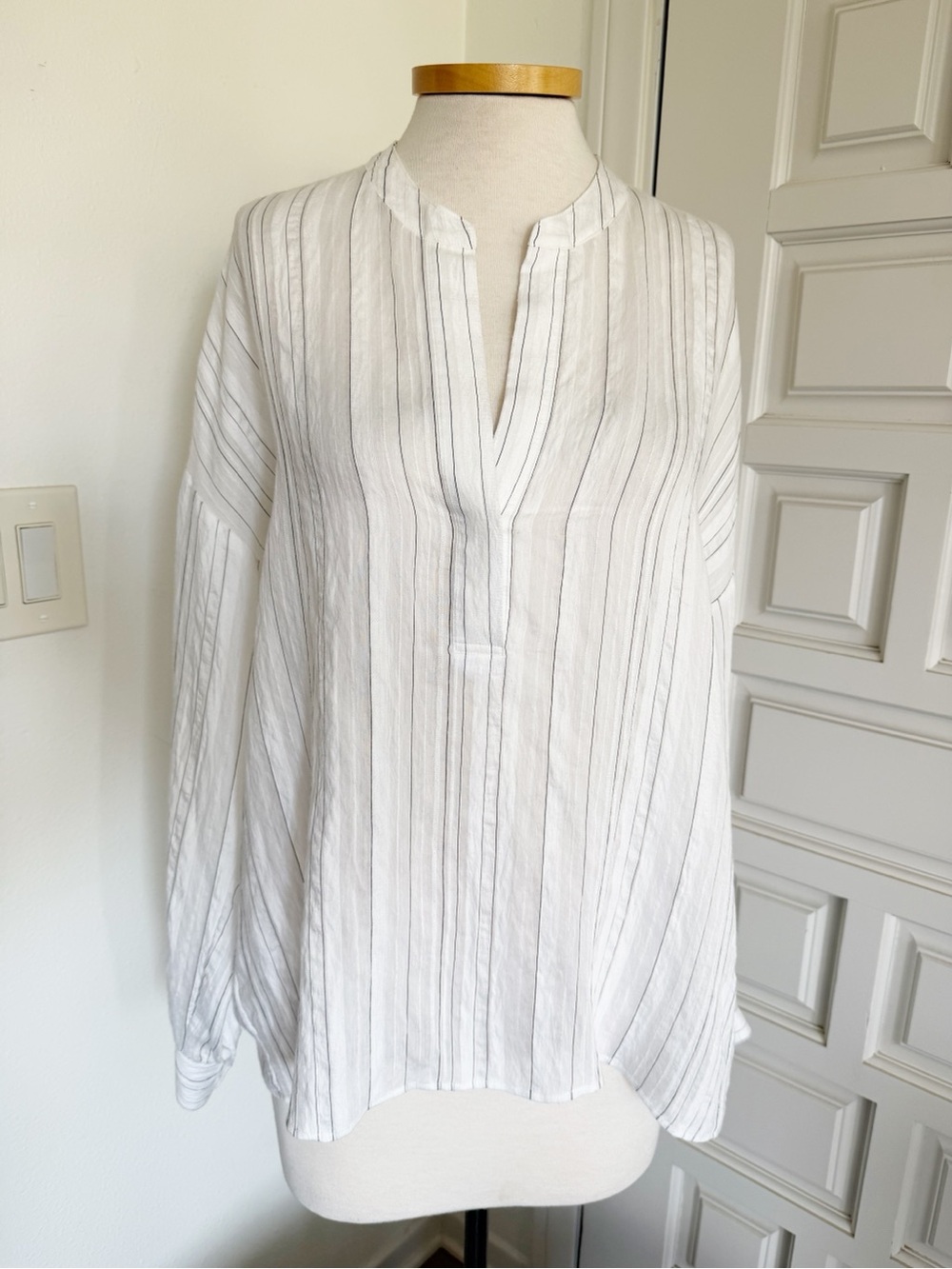 Vince White Blouse Black Pinstripes Long Sleeve V-Neck Size Large